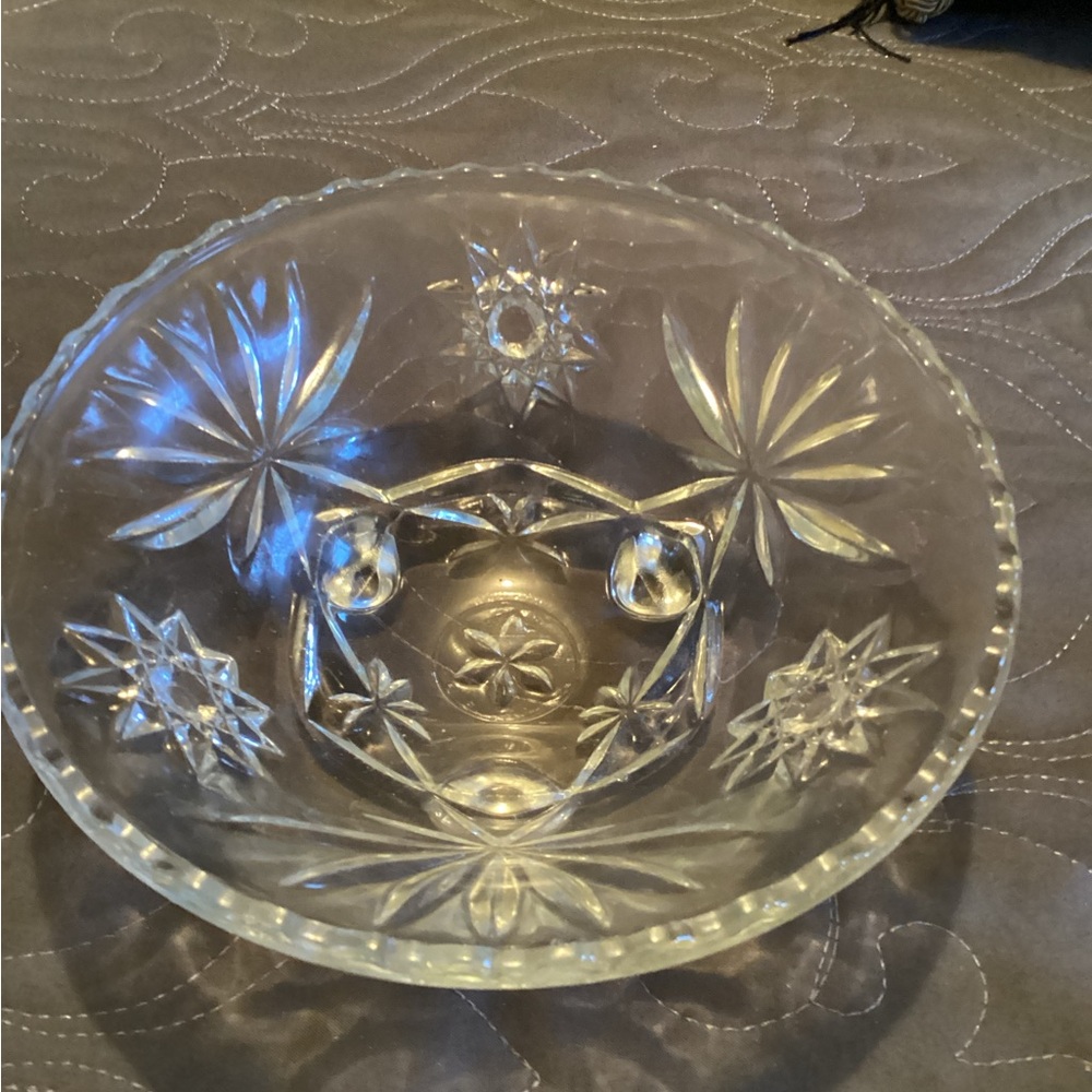 Elegant Clear Glass Bowl with Starburst Design, Anchor HockingX 2